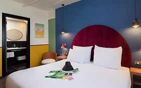 פליי סיפורט תל אביב